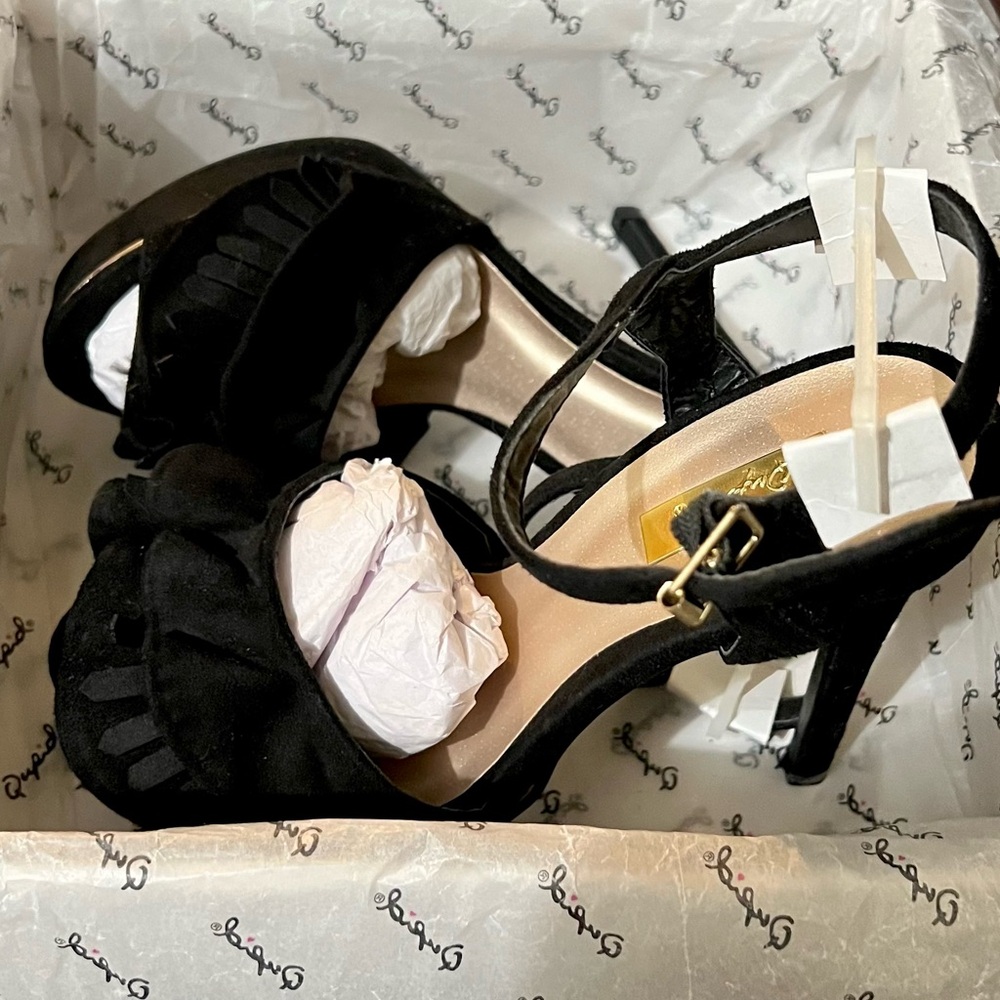 Size 5 1/2 black heels